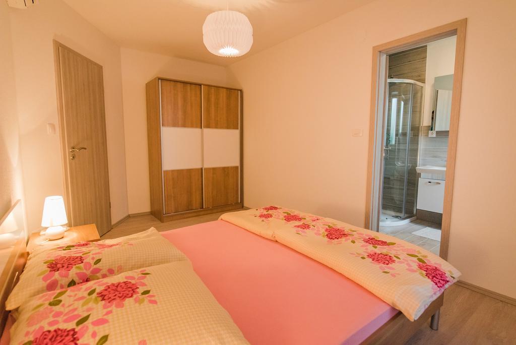 Apartment Grabovac Kaštela Habitación foto